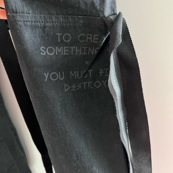 Man pats unravel project - Picture 3 of 6